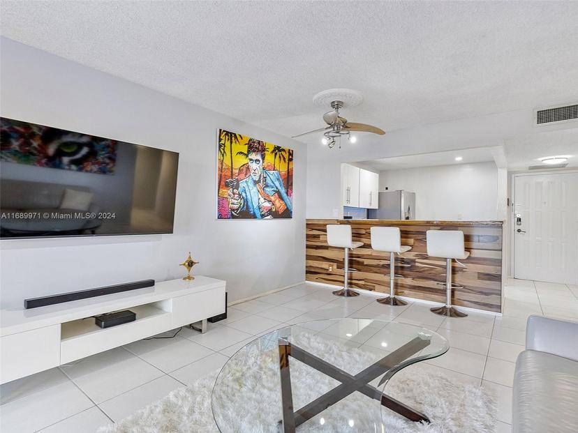 Picture of 600 Parkview Dr # 227, Hallandale Beach FL 33009