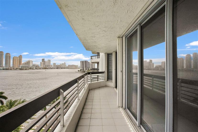 Picture of 3530 Mystic Pointe Dr # 914, Aventura FL 33180