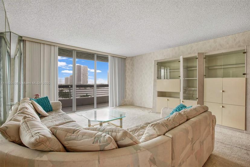 Picture of 3530 Mystic Pointe Dr # 914, Aventura FL 33180
