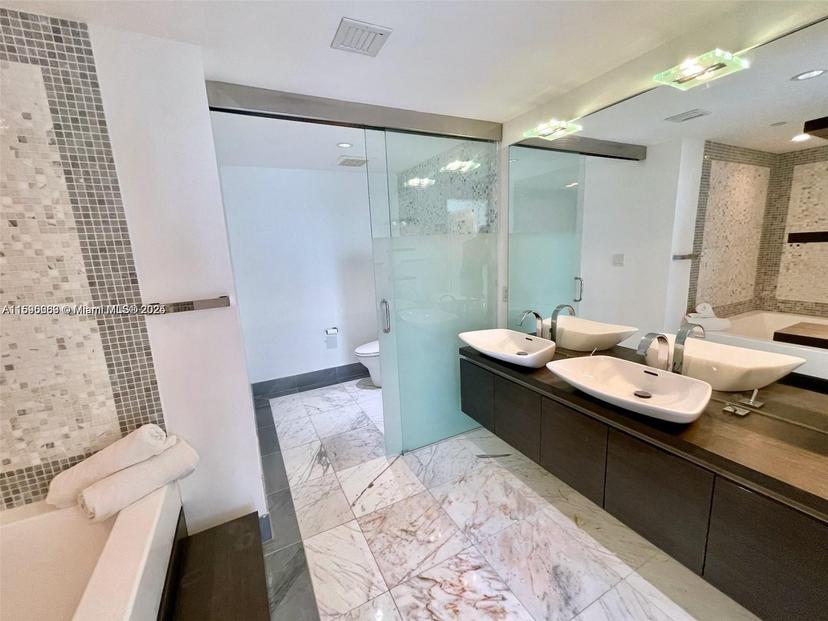 Picture of 200 Biscayne Boulevard Way # 3110, Miami FL 33131