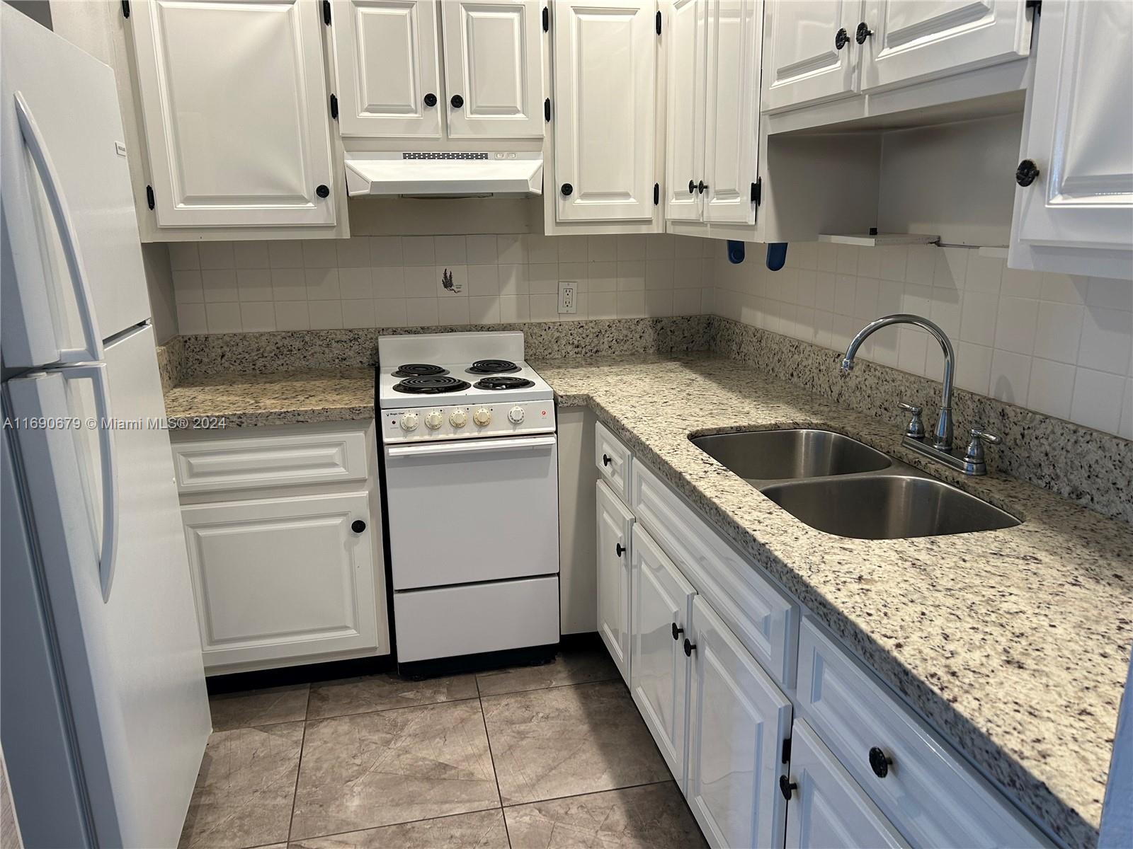 Picture of 22 SE 3Rd Ter # 31, Dania Beach, FL 33004