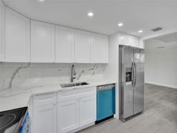 Picture of 3700 Oaks Clubhouse Dr # 203, Pompano Beach, FL 33069