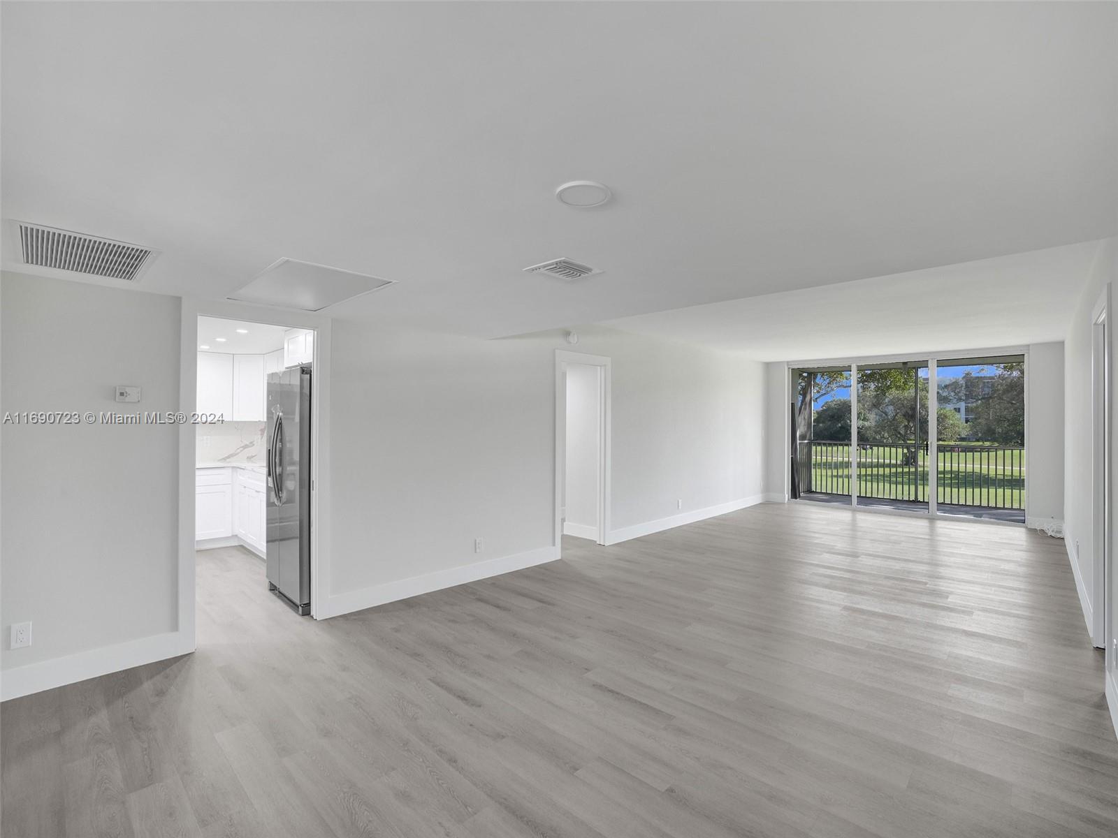 Picture of 3700 Oaks Clubhouse Dr # 203, Pompano Beach, FL 33069