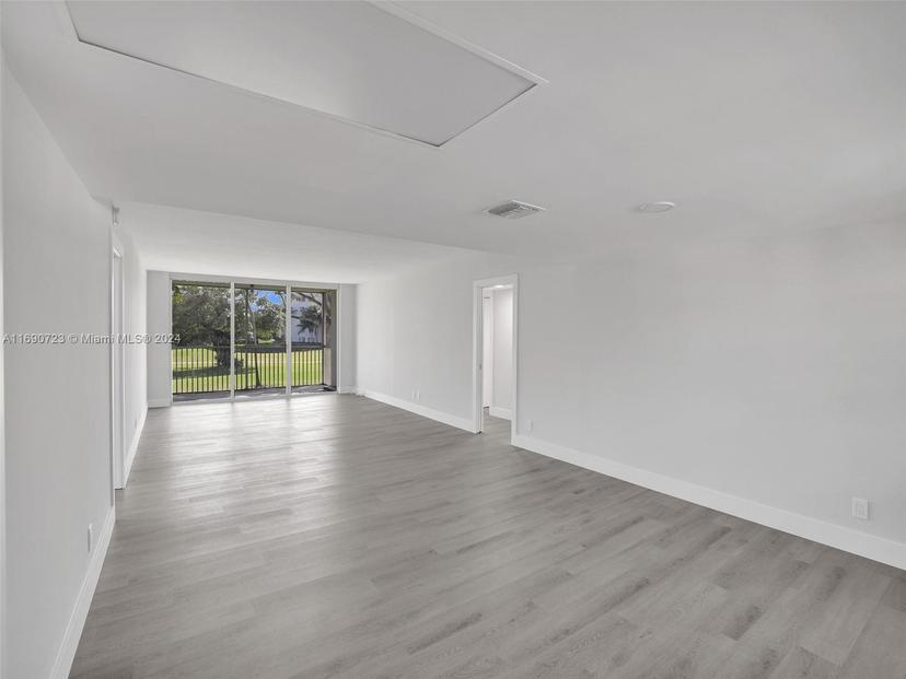 Picture of 3700 Oaks Clubhouse Dr # 203, Pompano Beach FL 33069