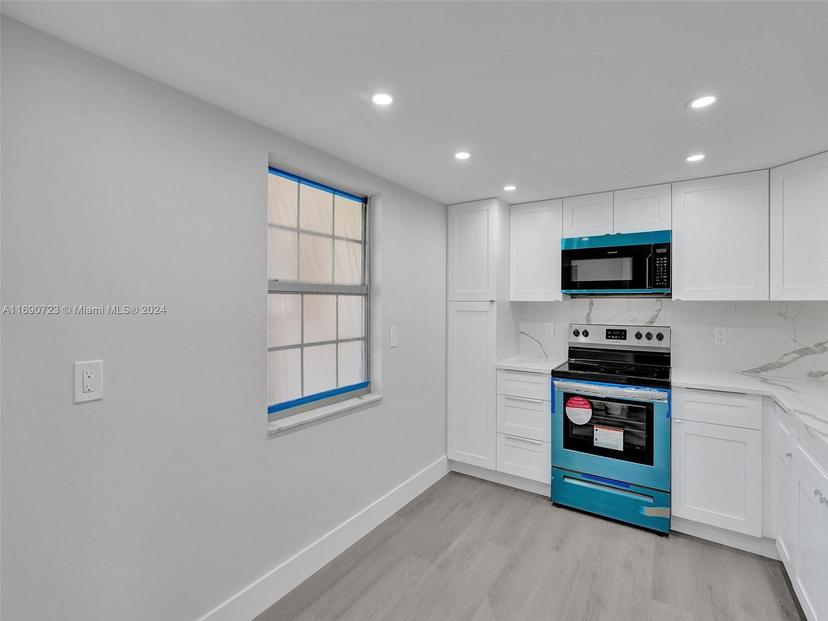 Picture of 3700 Oaks Clubhouse Dr # 203, Pompano Beach FL 33069