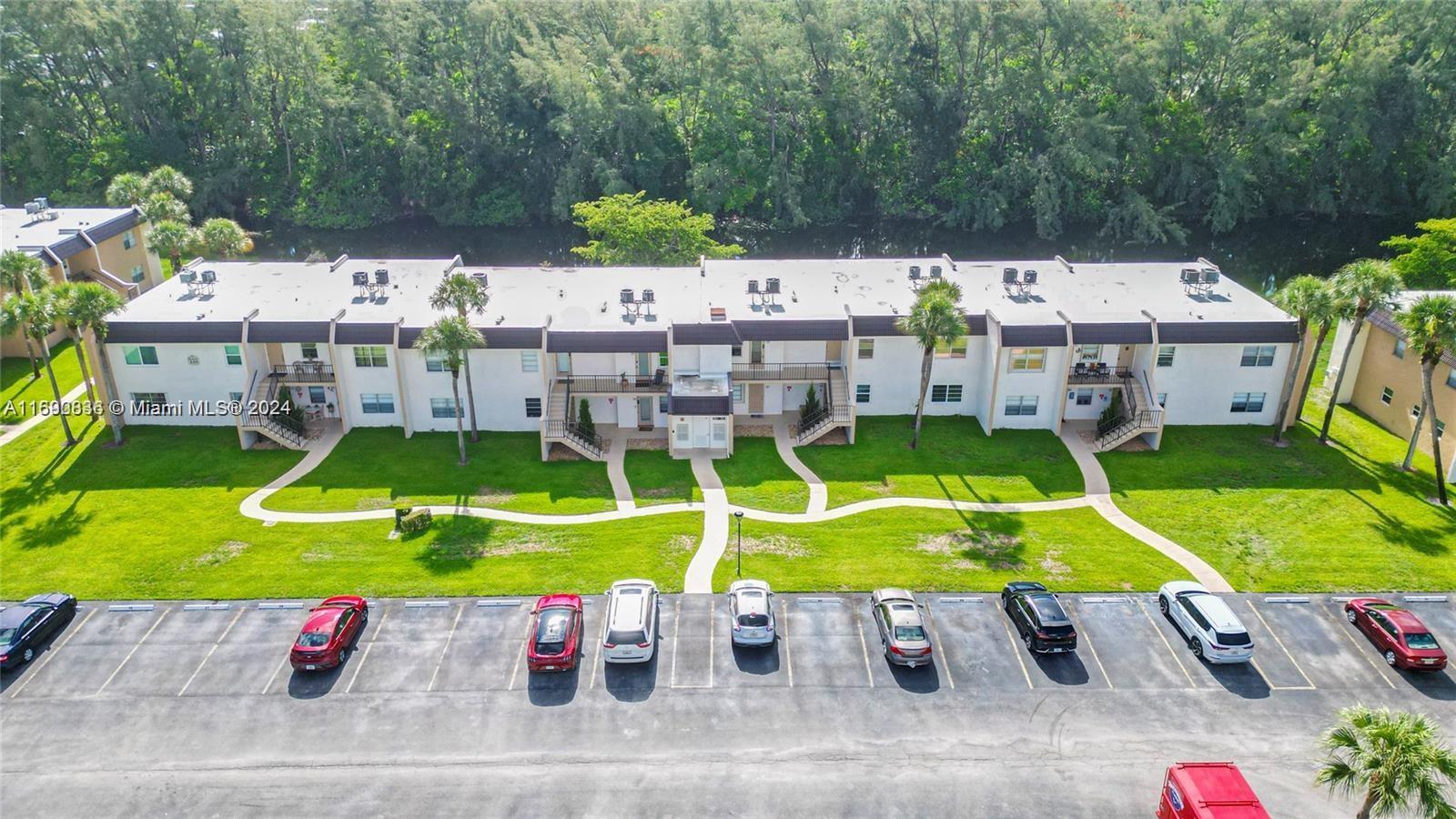 Picture of 110 Lake Meryl Dr # 213, West Palm Beach, FL 33411