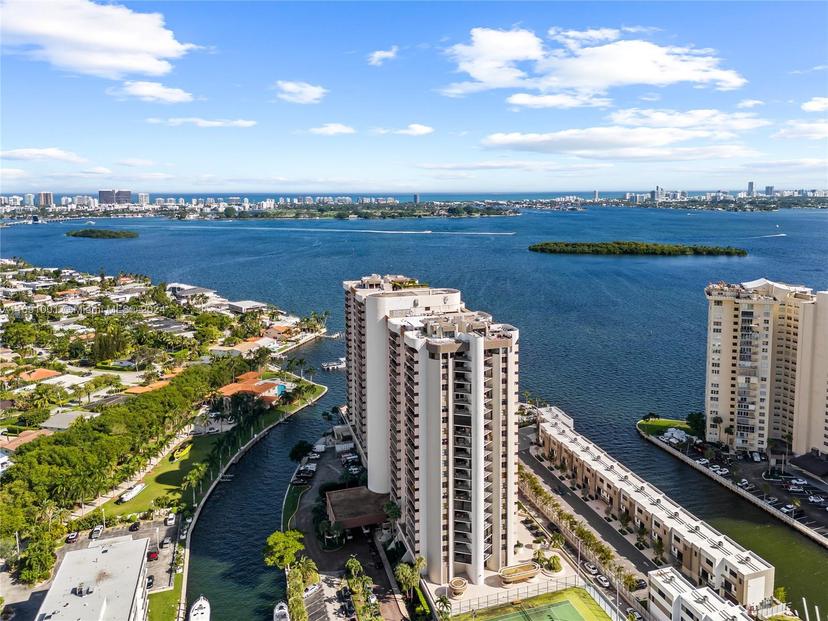 Picture of 1800 NE 114Th St # 811, Miami FL 33181
