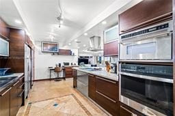 Picture of 1800 NE 114Th St # 811, Miami, FL 33181