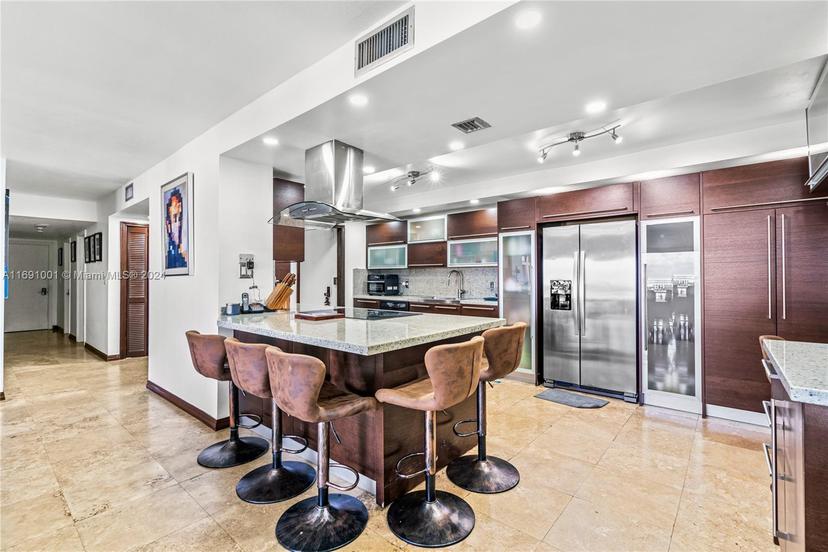 Picture of 1800 NE 114Th St # 811, Miami FL 33181