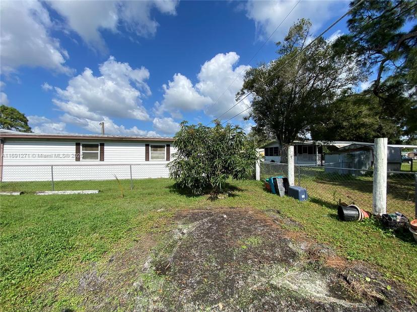 Picture of 714 NE 29 Ave, Other City - In The State Of Florida FL 34972