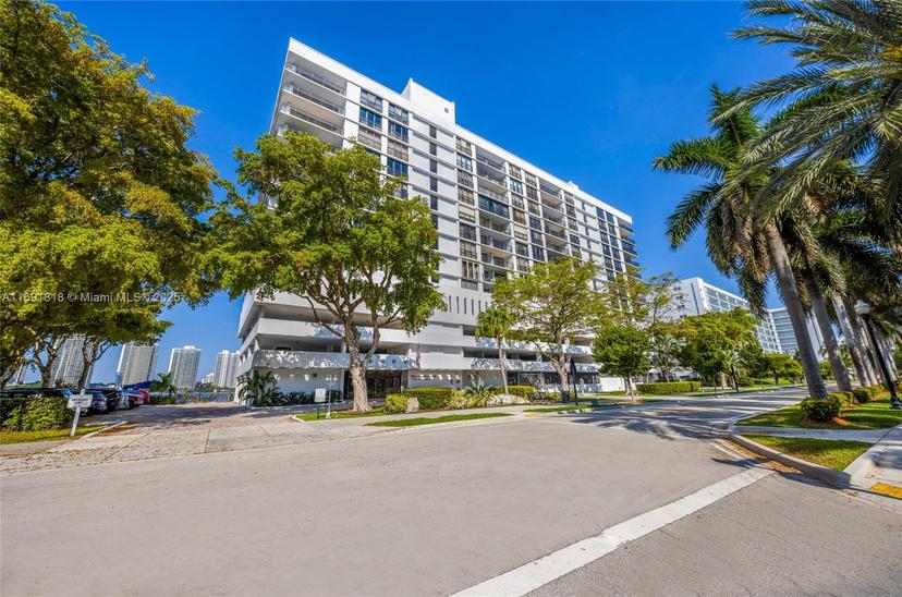 Picture of 17720 N Bay Rd # 901, Sunny Isles Beach FL 33160