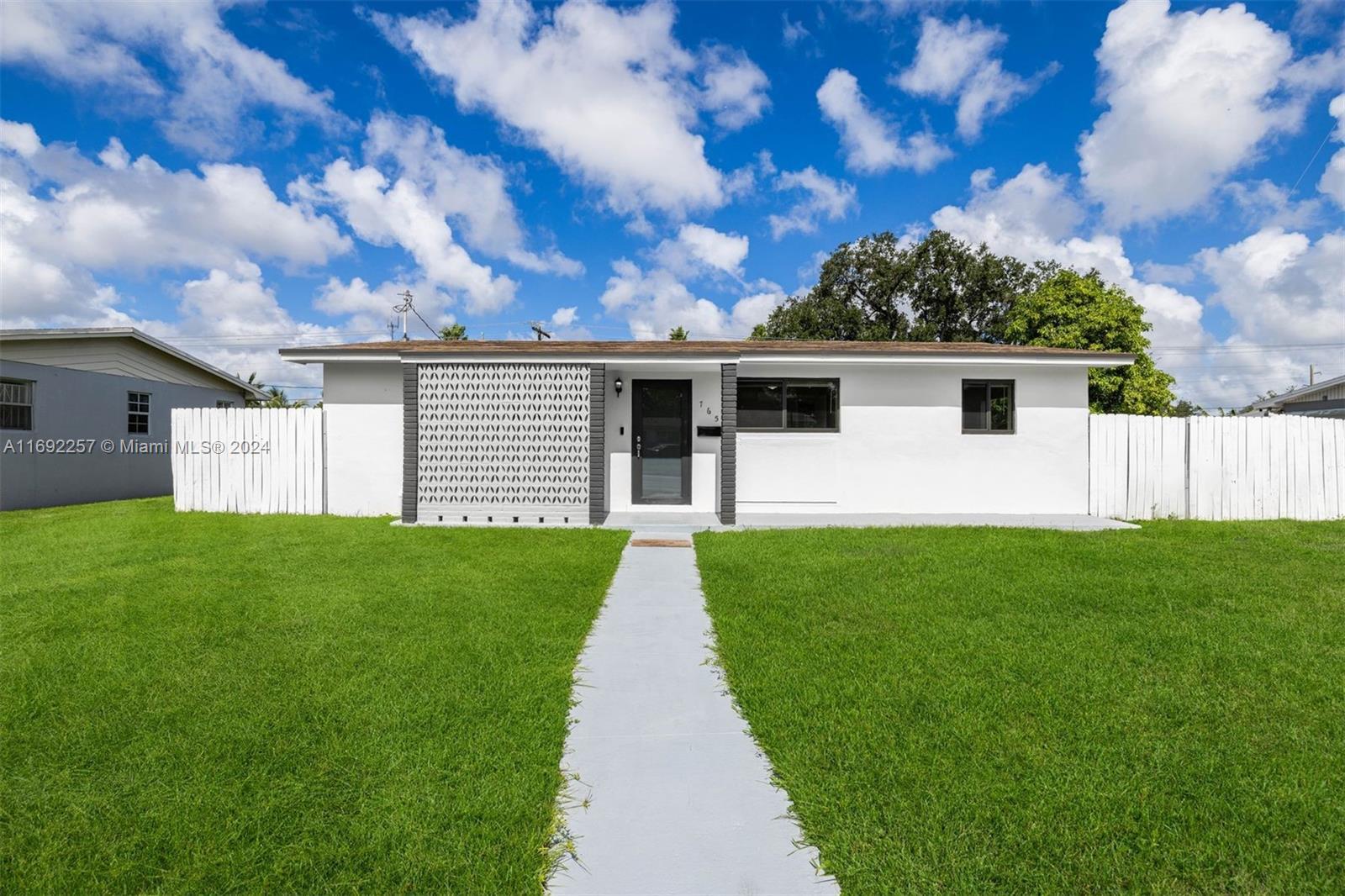 Picture of 765 NW 199Th St, Miami Gardens, FL 33169