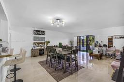 Picture of 271 W Park Dr # 7, Miami, FL 33172