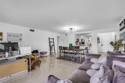 Picture of 271 W Park Dr # 7, Miami, FL 33172