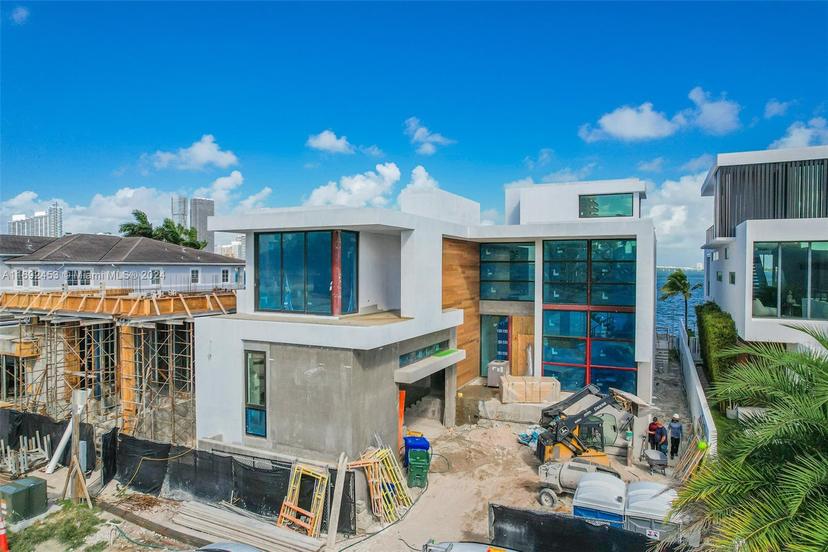 Picture of 1045 N Venetian Dr, Miami FL 33139