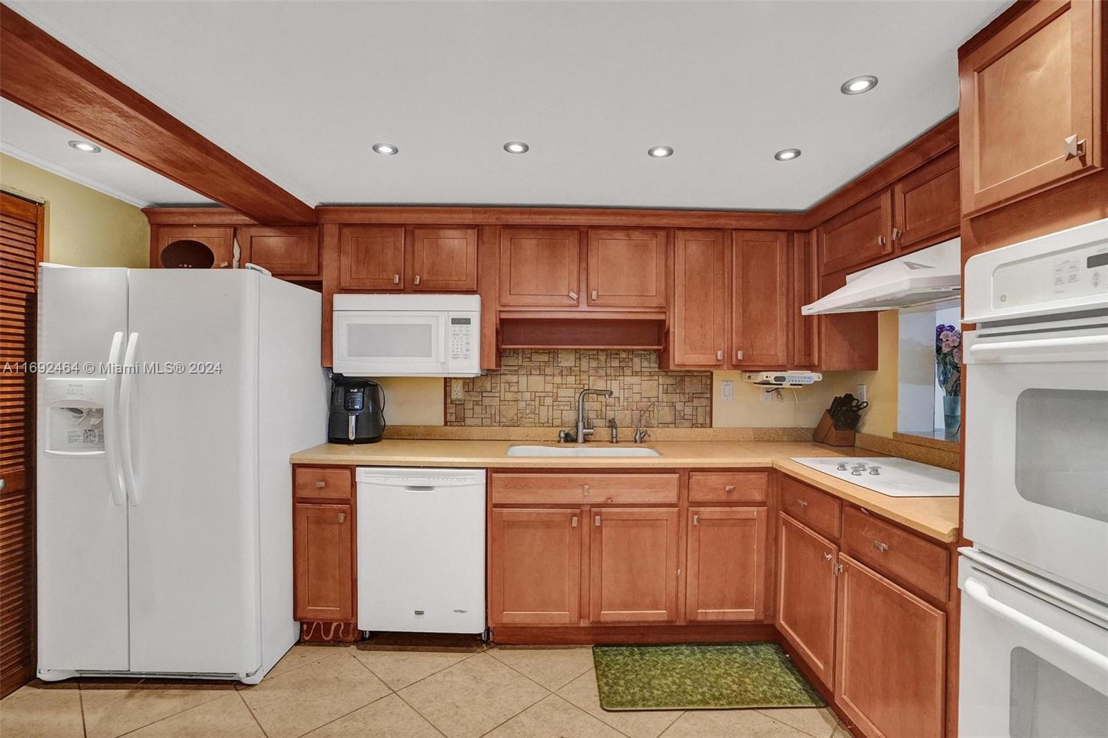 Picture of 6483 Racquet Club Dr # 22, Lauderhill, FL 33319