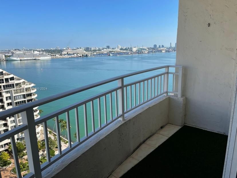 Picture of 770 Claughton Island Dr # 2107, Miami FL 33131