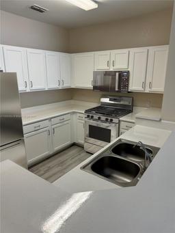 Picture of 8239 Claire Ann Dr # 307, Orlando, FL 32825