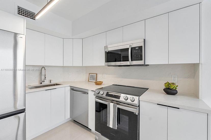 Picture of 6301 Collins Ave # 1508, Miami Beach FL 33141
