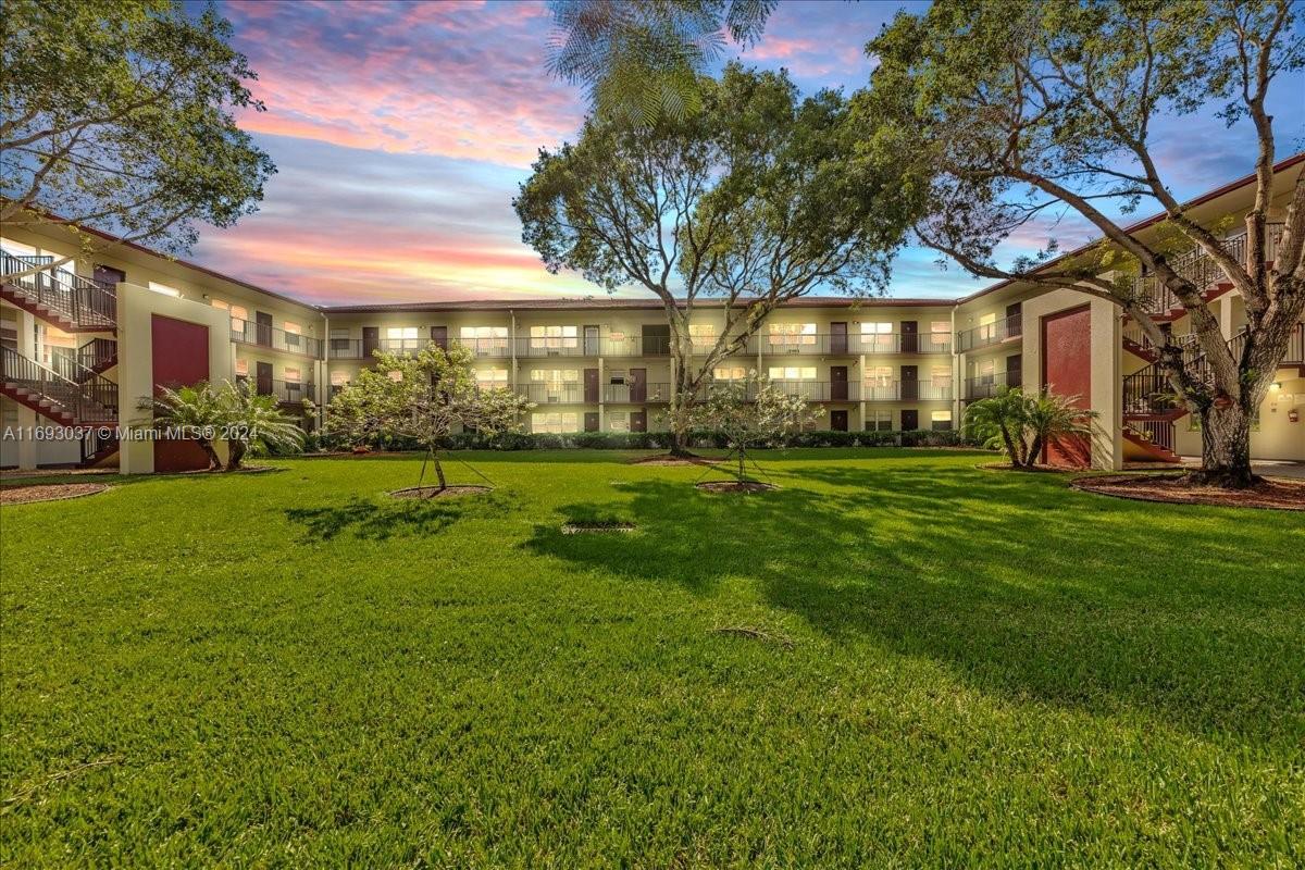 Picture of 13500 SW 1St St # 307U, Pembroke Pines, FL 33027