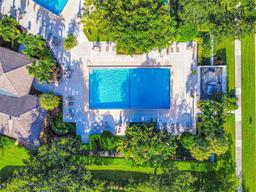 Picture of 3850 Oaks Clubhouse Dr # 307, Pompano Beach, FL 33069