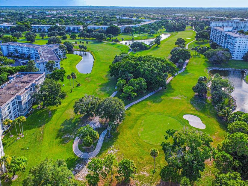 Picture of 3850 Oaks Clubhouse Dr # 307, Pompano Beach FL 33069