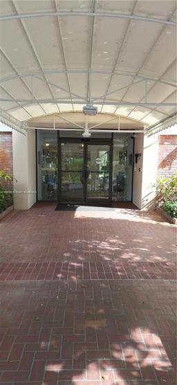 Picture of 3850 Oaks Clubhouse Dr # 307, Pompano Beach, FL 33069