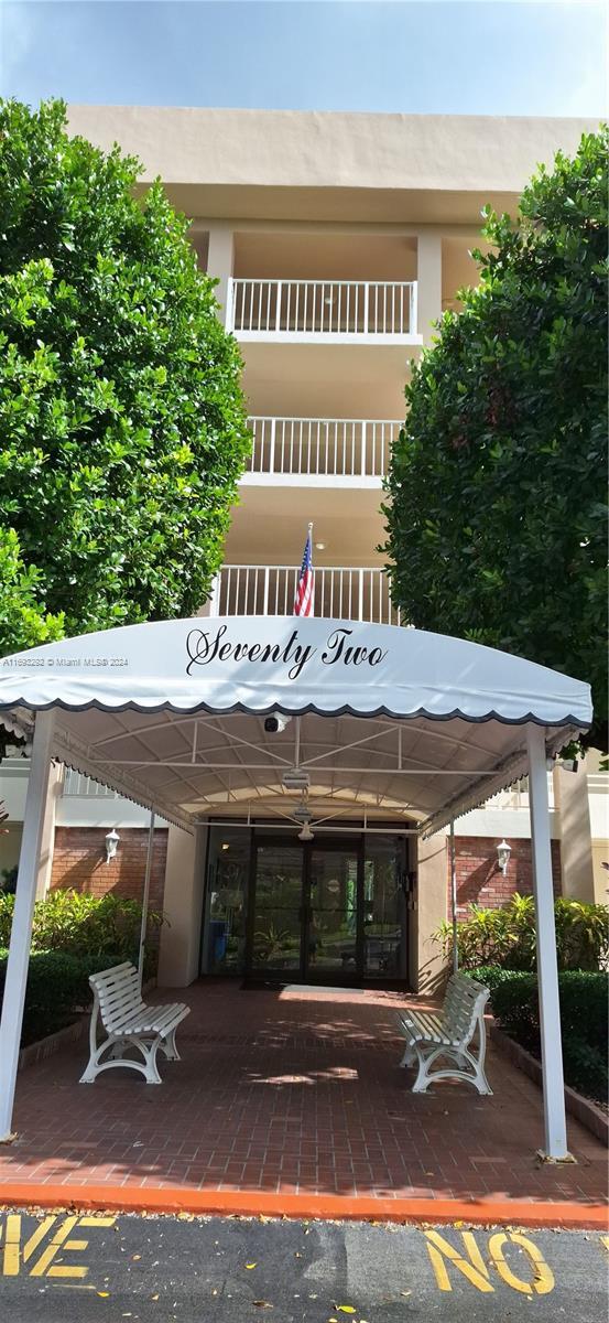 Picture of 3850 Oaks Clubhouse Dr # 307, Pompano Beach FL 33069