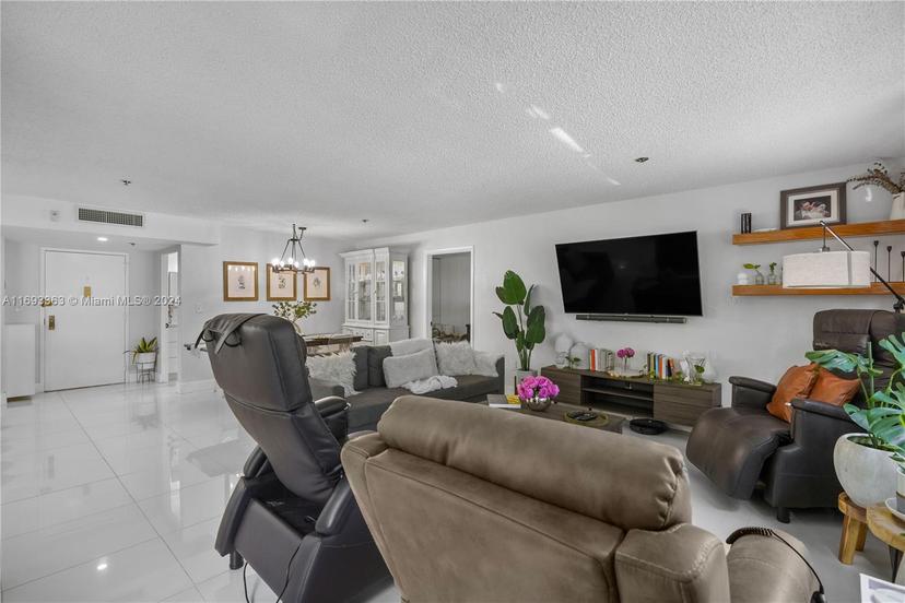 Picture of 671 NE 195Th St # 215E, Miami FL 33179
