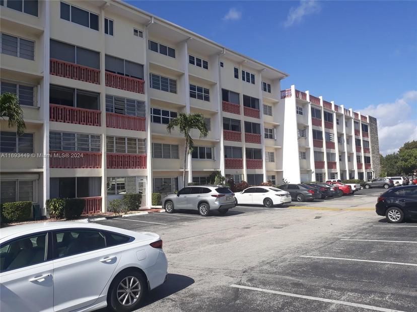 Picture of 215 SE 3Rd Ave # 407A, Hallandale Beach FL 33009