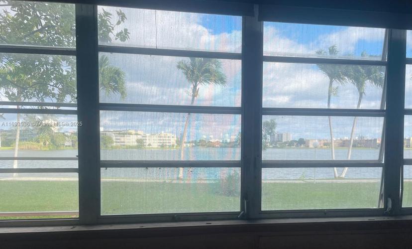 Picture of 18707 NE 14Th Ave # 528, Miami FL 33179
