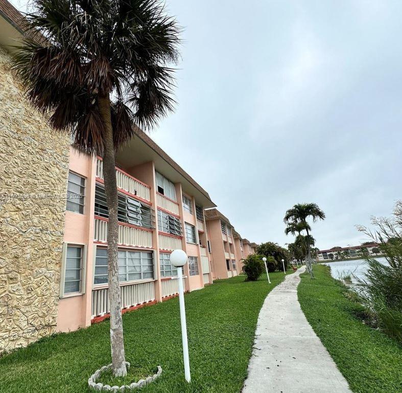 Picture of 18707 NE 14Th Ave # 528, Miami FL 33179