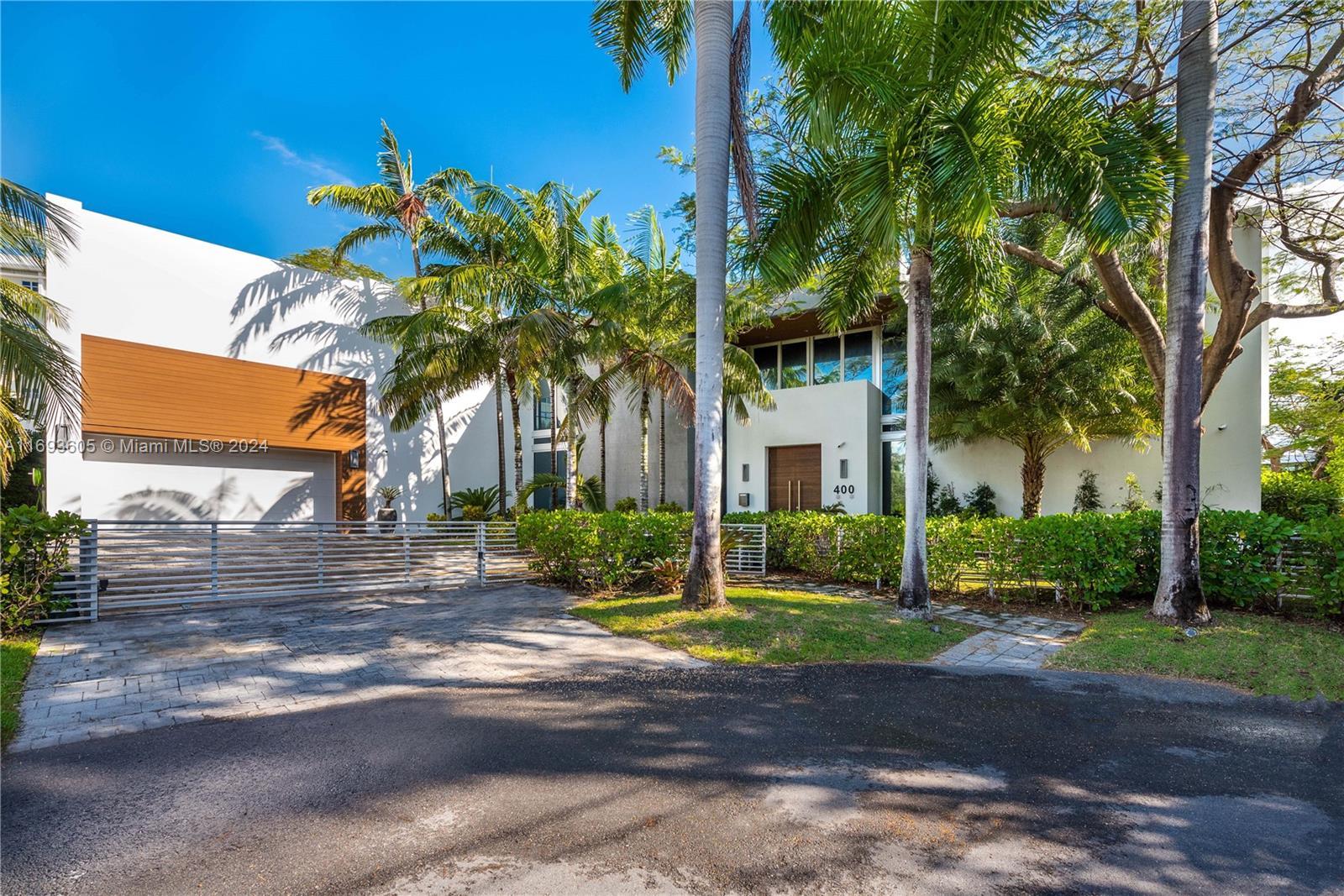 Picture of 400 Tamarind Dr, Hallandale Beach, FL 33009