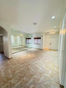Picture of 1210 SE 7Th Ct, Homestead, FL 33033