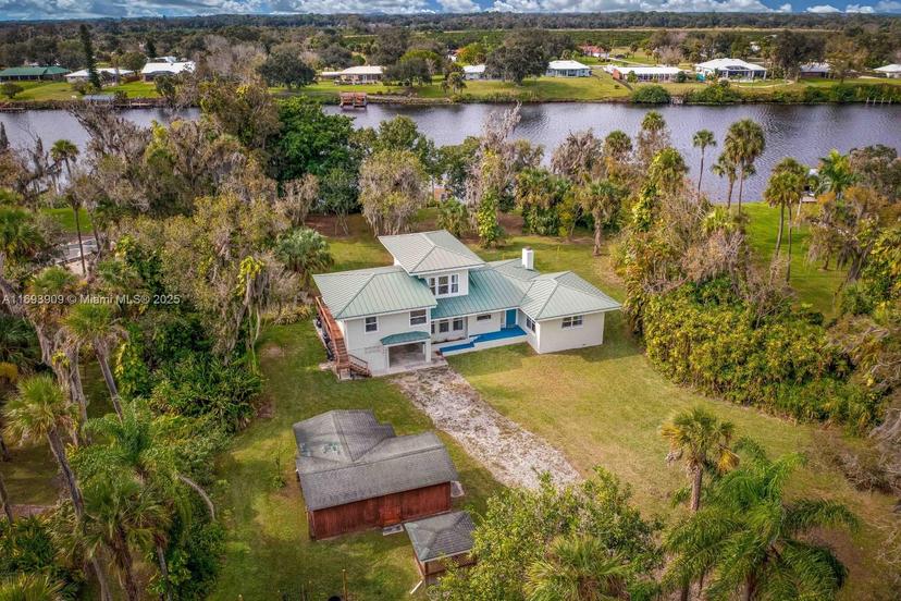 Picture of 671 Live Oak Ln, La Belle FL 33935