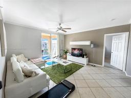 Picture of 6458 Emerald Dunes Dr # 303, West Palm Beach, FL 33411