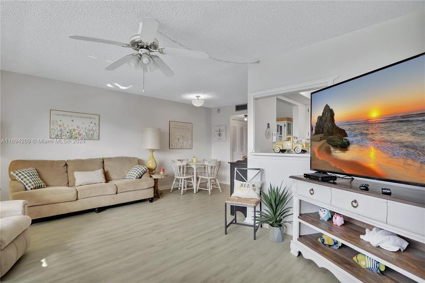 Picture of 4107 E Cambridge E # 4107, Deerfield Beach FL 33442