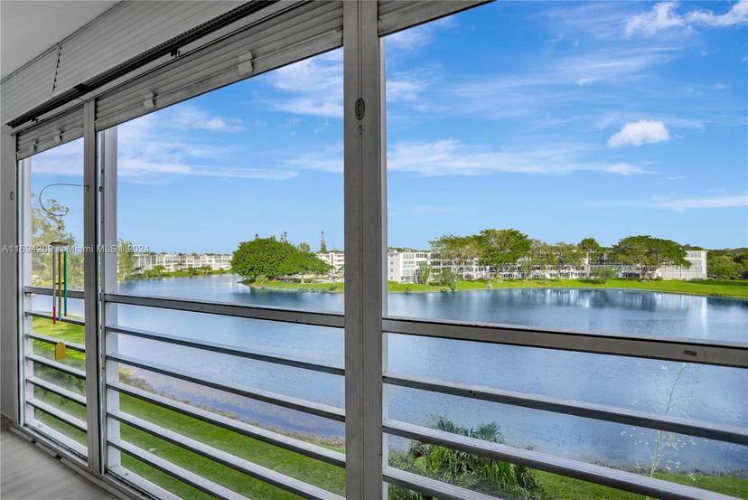 Picture of 4107 E Cambridge E # 4107, Deerfield Beach FL 33442