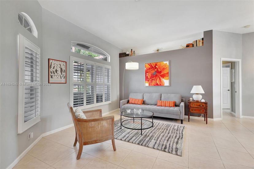 Picture of 148 Fernwood Cres, Royal Palm Beach FL 33411