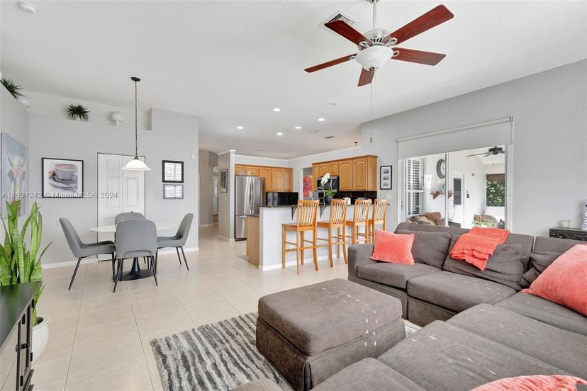 Picture of 148 Fernwood Cres, Royal Palm Beach FL 33411