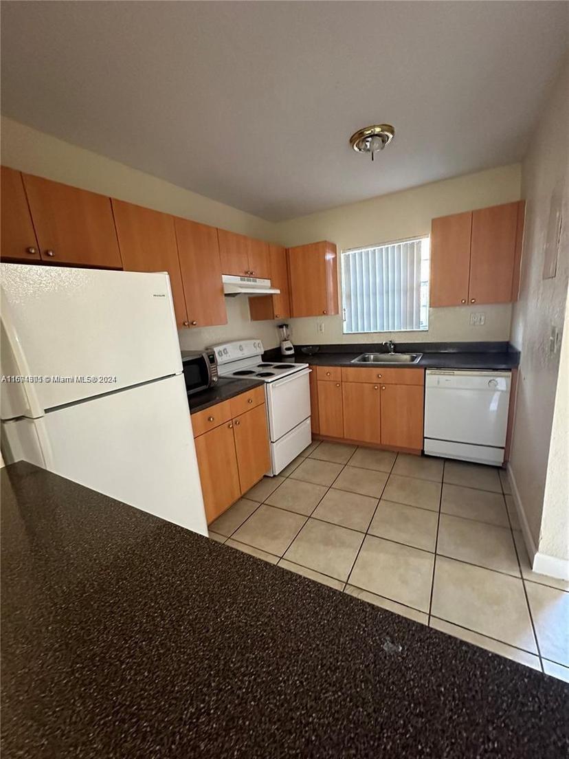 Picture of 4865 NW 9Th Dr # 4865, Plantation FL 33317
