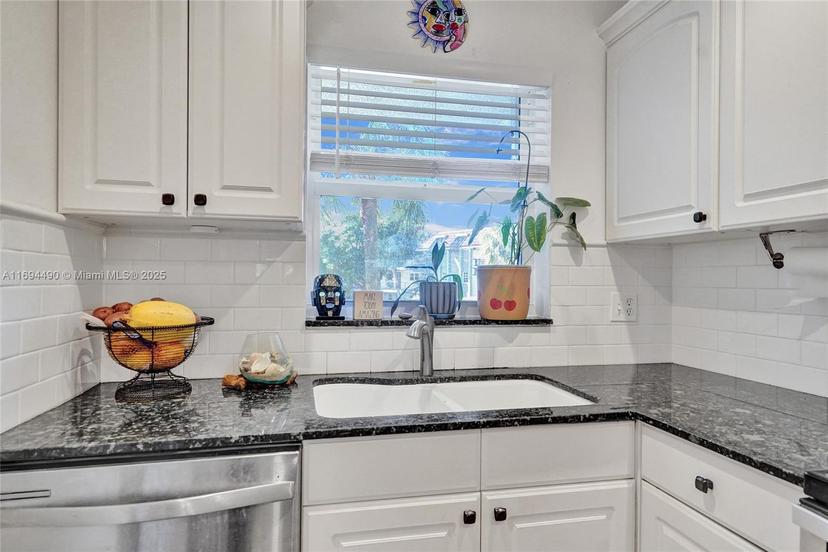 Picture of 1785 N Andrews Sq # 205E, Fort Lauderdale FL 33311