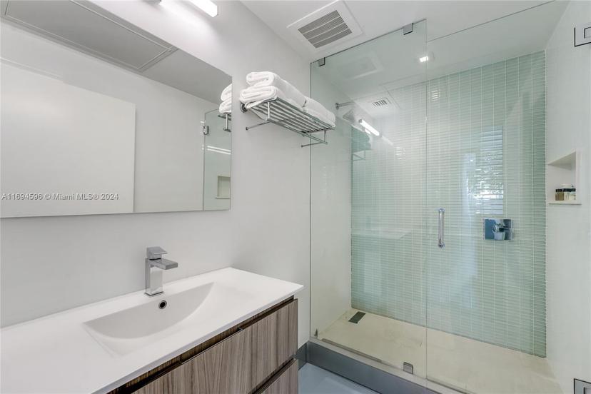 Picture of 6080 Collins Ave # 102, Miami Beach FL 33140