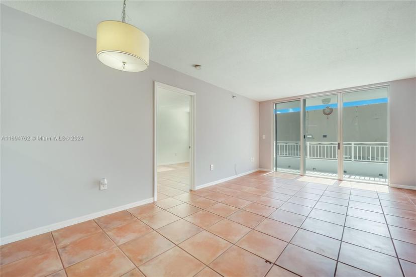 Picture of 2642 Collins Ave # 411, Miami Beach FL 33140