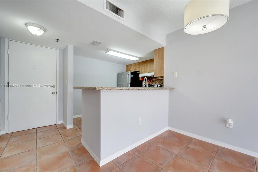 Picture of 2642 Collins Ave # 411, Miami Beach FL 33140