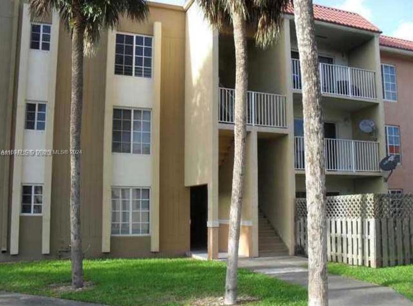 Picture of 5201 Geneva Way # 301, Doral FL 33166