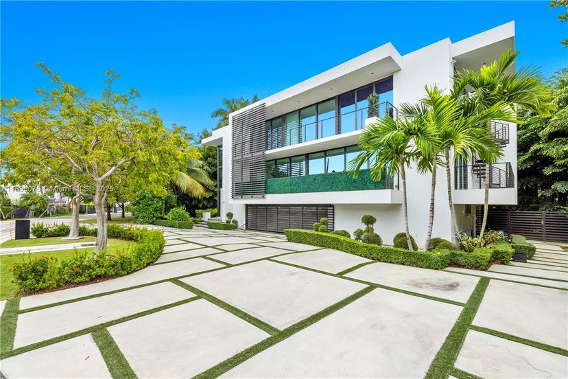 Picture of 420 N Hibiscus Dr, Miami Beach FL 33139