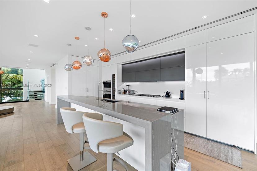 Picture of 420 N Hibiscus Dr, Miami Beach FL 33139