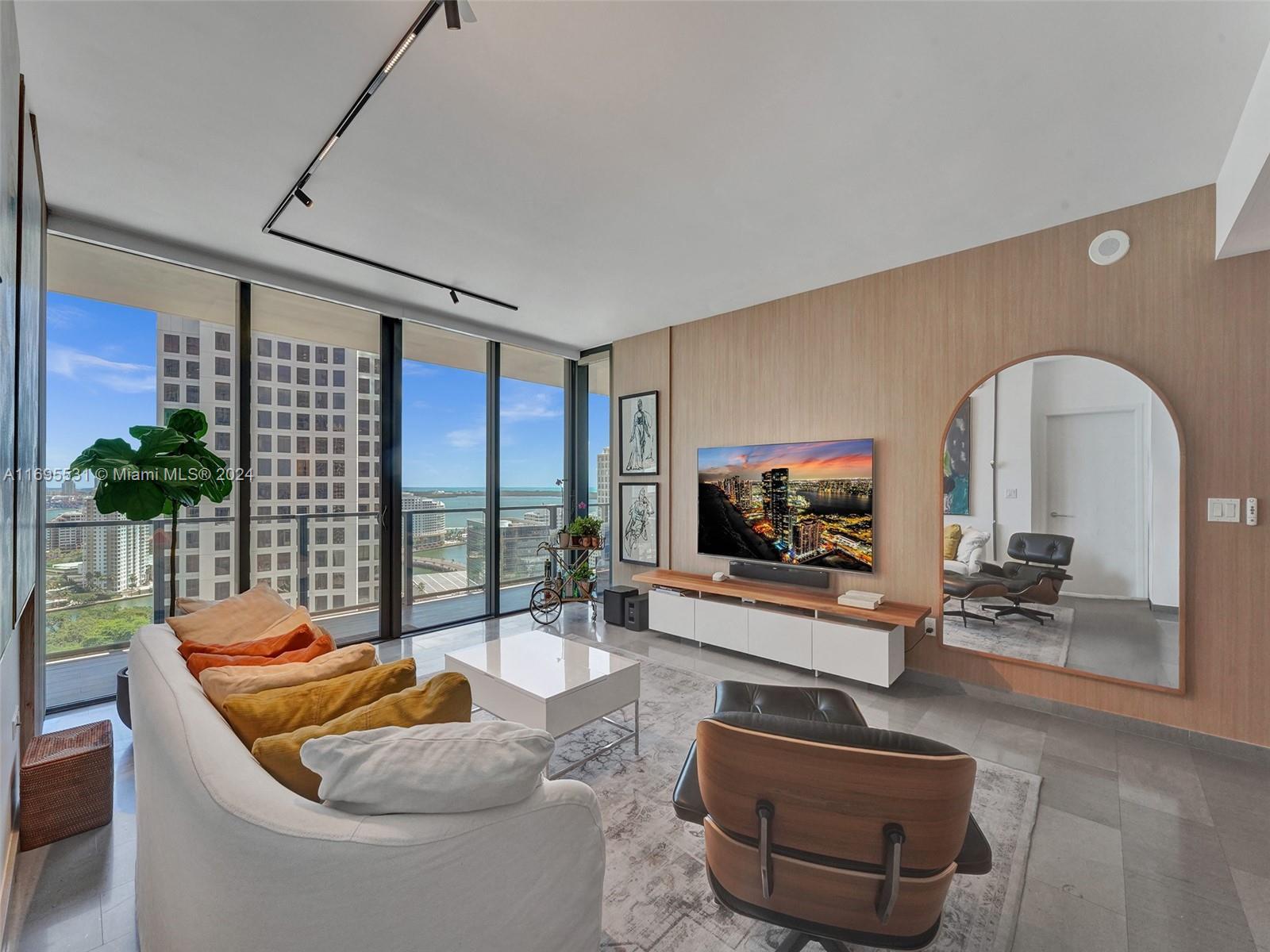 Picture of 68 SE 6Th St # 2103, Miami, FL 33131