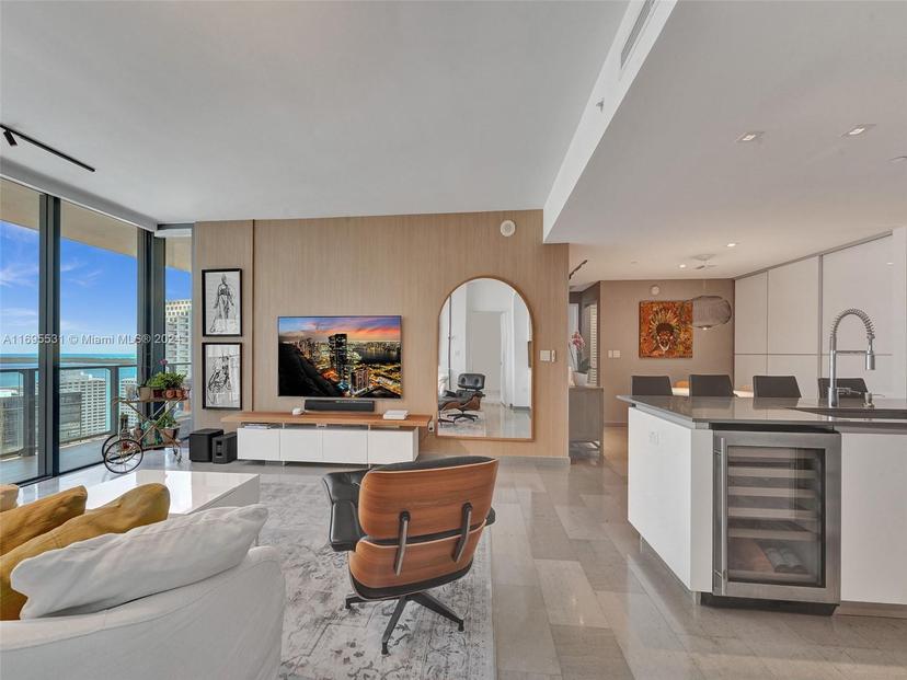 Picture of 68 SE 6Th St # 2103, Miami FL 33131